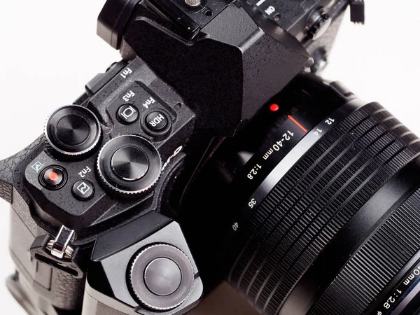 Espejo clásico retro moderna cámara con lente —  Fotos de Stock