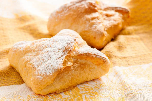 Tatar runde Torte auf dem Tisch mit Serviette — Stockfoto