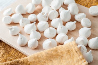 Resepsiyon masasında beze