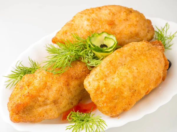 Dana pirzola Yeşiller ve sebze plaka üzerinde