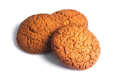 Beyaz arka planda yulaflı kurabiyeler