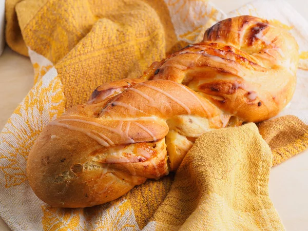 Pão doce em uma mesa — Fotografia de Stock