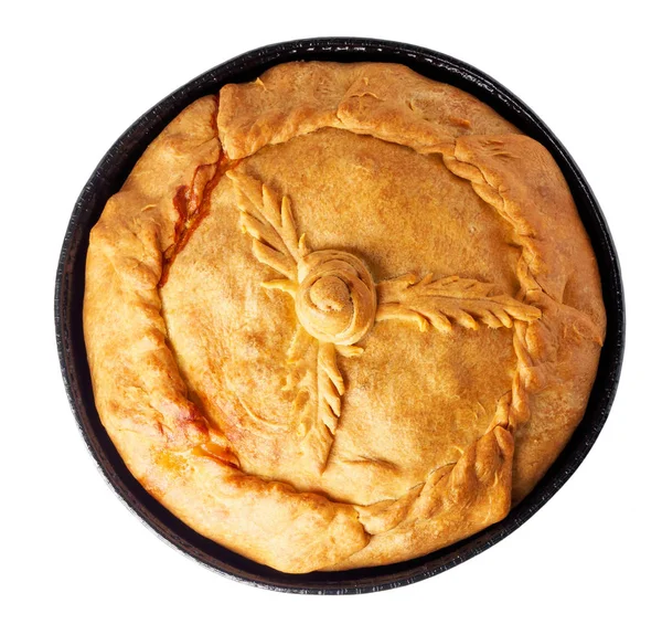 Tatar yuvarlak pasta peçete ile masada