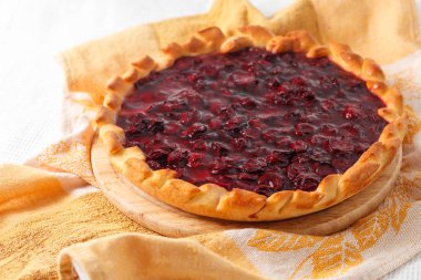 Tablo peçeteye Berry tatlı yuvarlak pasta