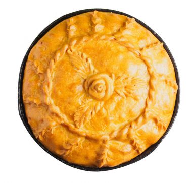 Tatar yuvarlak pasta peçete ile masada