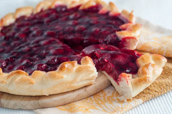 Berry sweet round pie on a table napkin — Stock Photo, Image