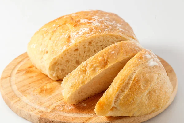 Pão de pão branco em uma mesa — Fotografia de Stock