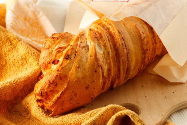 Tatlı somun ekmek bir tablo — Stok fotoğraf