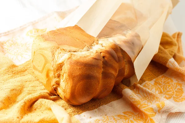 Pão doce em uma mesa — Fotografia de Stock