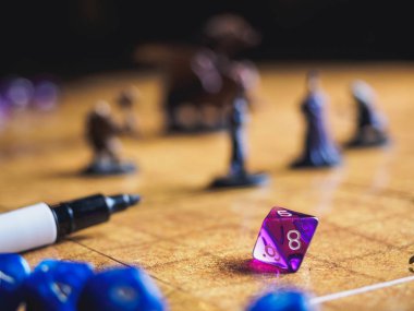 Zindan ejderha ile roleplay oyun. Sarı alan zar