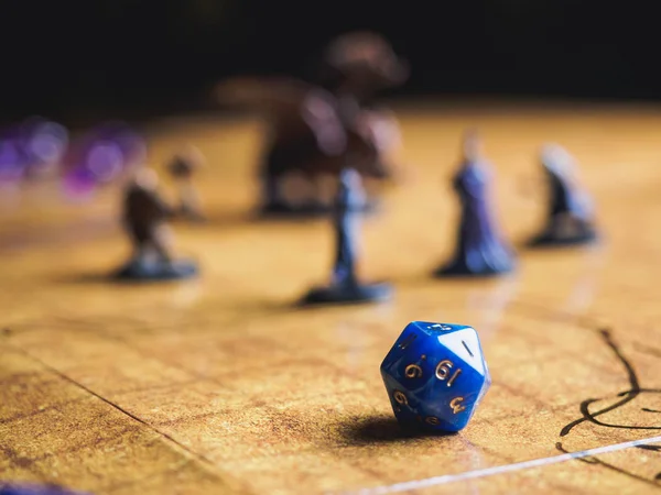 Zindan ejderha ile roleplay oyun. Sarı alan zar