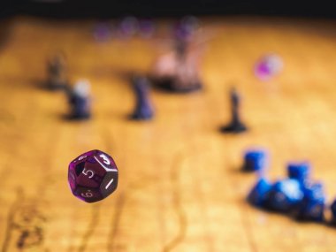 Zindan ejderha ile roleplay oyun. Sarı alan zar