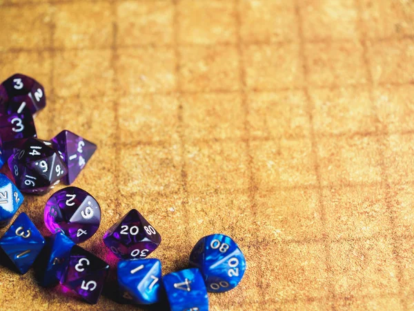 Zindan ejderha ile roleplay oyun. Sarı alan zar