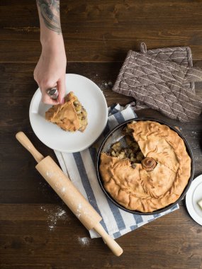 Büyük sıcak yuvarlak balya. Geleneksel tatar turtası