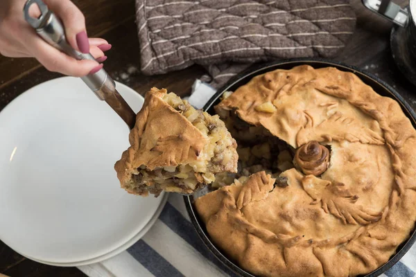 Big hot round balish. Traditional tatar pie — Stock Photo, Image