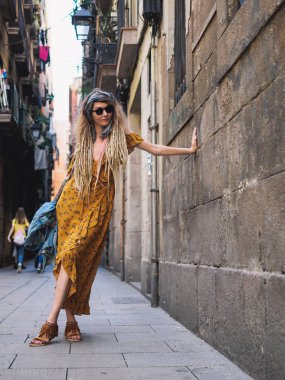 Avrupa tarihi kent sokak genç kız