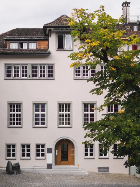 Veduta del centro storico di Zurigo in una giornata estiva, Svizzera — Foto Stock