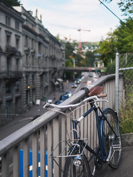 Veduta del centro storico di Zurigo in una giornata estiva, Svizzera — Foto Stock