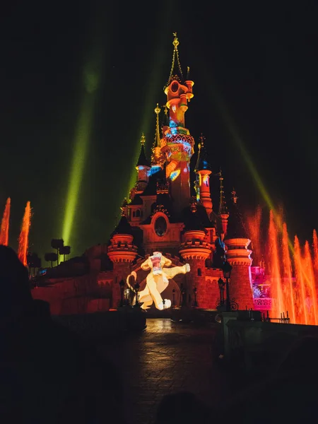 PARIS, FRANCE - JANUARY 18, 2017:  Fireworks in Disneyland at the night — Stock Photo, Image