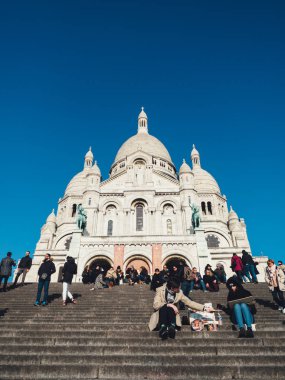 Paris, Fransa - 19 Ocak: Sacre Coeur Bazilikası kış günü. Ortaçağ Katedrali. Basilica Sacred Heart