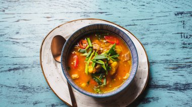 Meksika çorbası, kırmızı biber ve et.