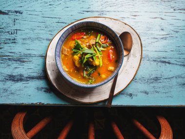 Meksika çorbası, kırmızı biber ve et.