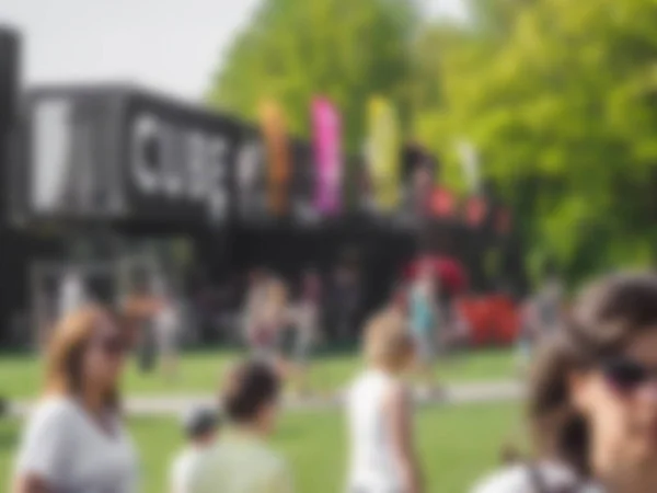 Summer festival in the park. Blurred background — Stock Photo, Image