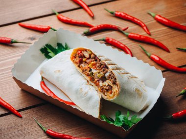 Meksika burrito doner kebap shawarma ve acı biber..