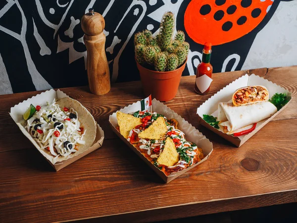 Nourriture Mexicaine Taco Burrito Nachos Sur Table Bois — Photo