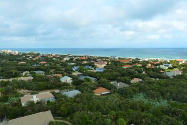 Deniz feneri şaşırtıcı görünümünden