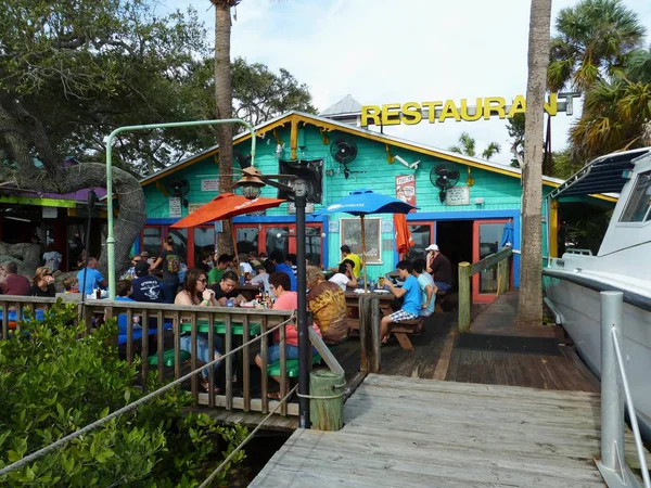   Sahilde bir restoran.