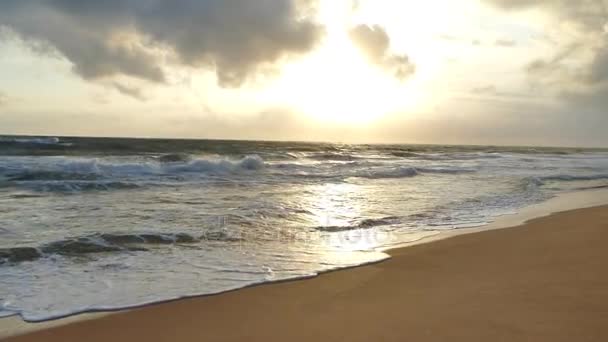 Ocean waves on the sunset time. Slow-motion — Stock Video