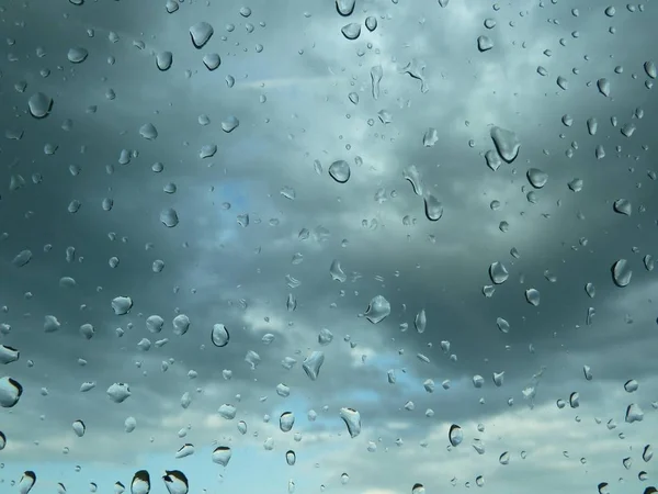 Regendruppels bij het raam — Stockfoto