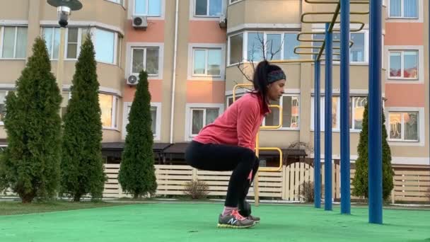 Jeune Forme Woman Doing Entraînement Sportif Travailler Extérieur Matin — Video