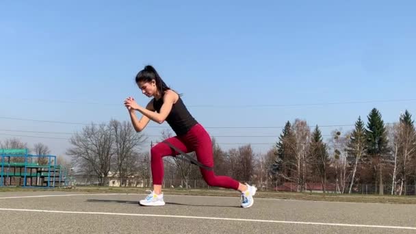 Vrouw Sport Training Trainen Buiten Ochtend Sterke Sportieve Vrouw Doet — Stockvideo
