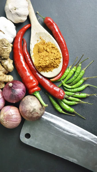 アジア料理食材 - グリーン赤唐辛子にんにくエシャロット — ストック写真