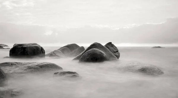 Hermosa vista de la playa en Teluk Batik por la mañana, Pahang, Malasia — Foto de Stock