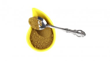 köri ve baharat izole bir kaşık ile bir kap içinde