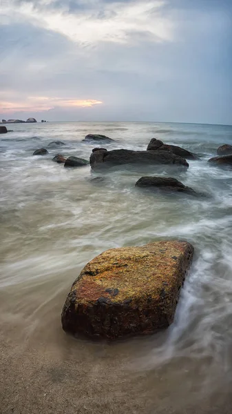 Vista del amanecer en Teluk Chempedak Beach Pahang Malasia — Foto de Stock