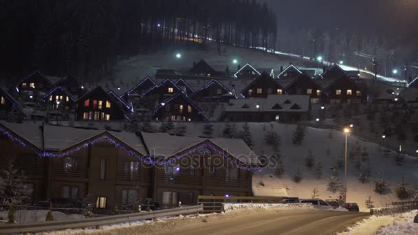 Natura, krajobraz, wgląd nocy górski ski resort. — Wideo stockowe