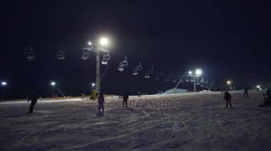 Kış aylarında gece Kayak zaman işlem yüzey Asansör. Gece Kayak ve Kayak Snowboard ve kayak asansörleri çalıştıran