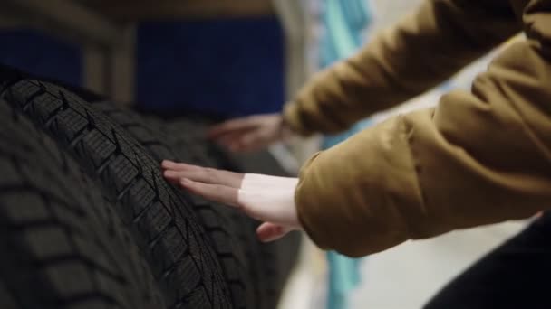 Man chosing new tires in shop — Stock Video