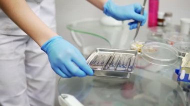 Dişçi aletleri aracı tablo tespit. Sağlıklı dişler