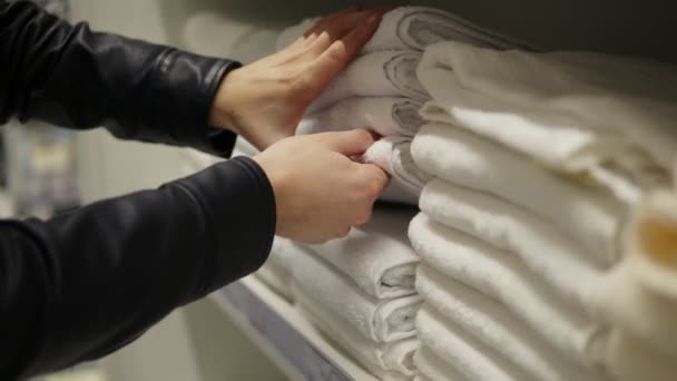 Closeup view of unrecognizable mans hands choosing towels in the shop — Stock Video