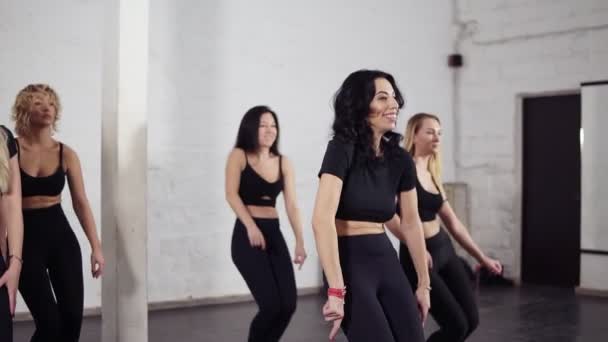 Group of attractive sexy women learning hand moves of bachata dance. Dancing class. — Stock Video