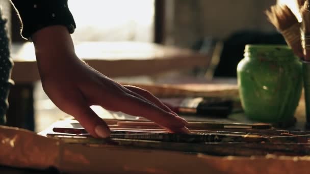 Close up footage of accurately manicured female hand choosing brush from a row on the table. — Stock Video