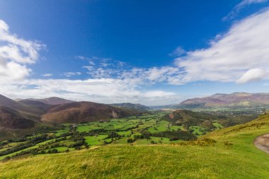 Lake District, İngiltere'de Kenswick'ın Vadisi'nin panoramik görünüm