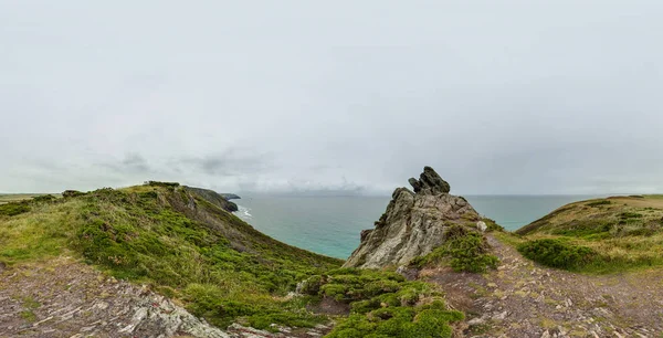 Reggelikor csodálatos a kilátás a South West Coast Path-remény Cove, a Bolberry és a rendőr felszáll, Devon, Anglia, Egyesült Királyság — Stock Fotó