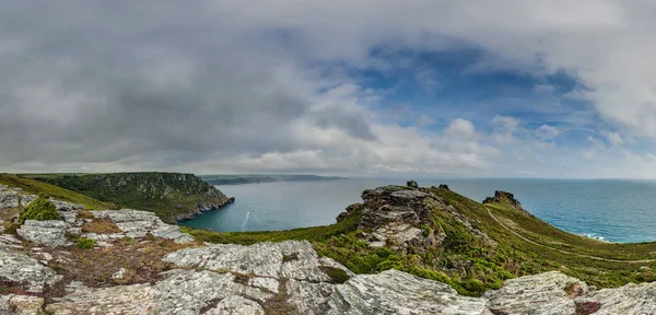 Reggelikor csodálatos a kilátás a South West Coast Path-remény Cove, a Bolberry és a rendőr felszáll, Devon, Anglia, Egyesült Királyság — Stock Fotó