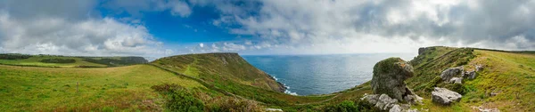 Panoramisch uitzicht vanaf de South West Coast Path in de buurt van Hope Cove, Bolberry en Cop stijgen, Devon, Engeland, Uk — Stockfoto